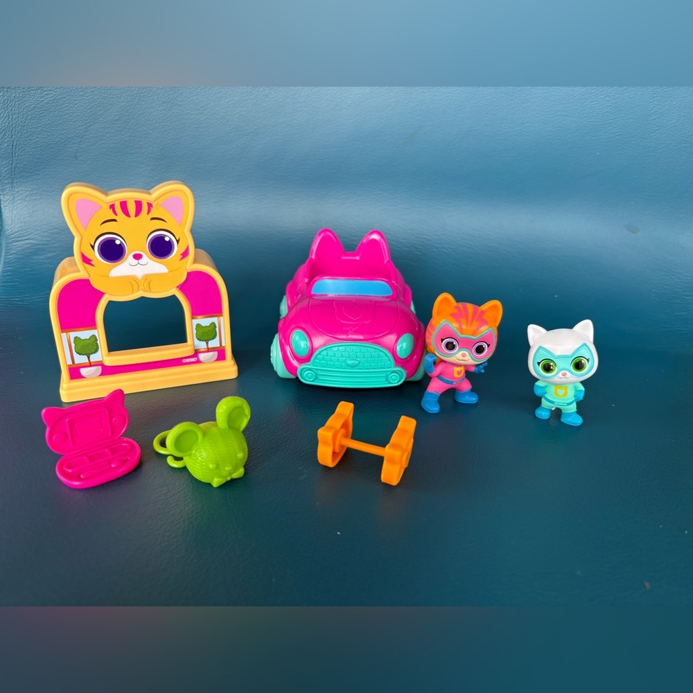 Disney Jr. SuperKittties Mini Playset. 7 pieces
